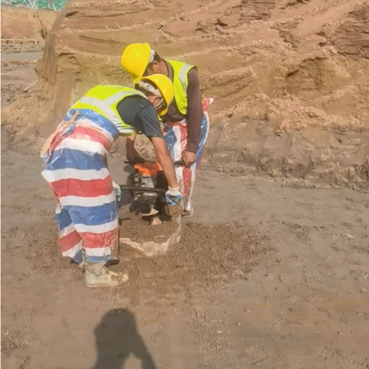 管桩芯掏泥土机器安全操作
